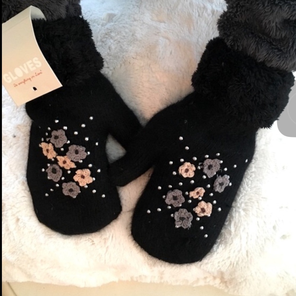 BOUTIQUE FAUX FUR LINED EMBELLISHED SUPER SOFT MITTENS